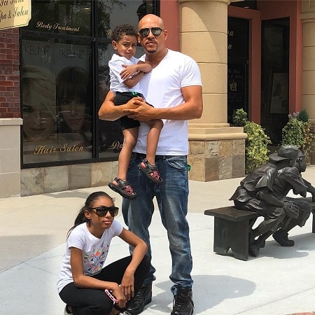 A picture of Cisco Rosado with his two kids.